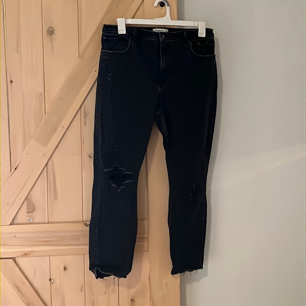Abercrombie Black distressed skinny Jean